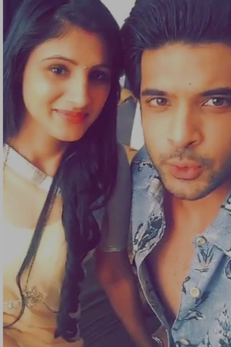 Monalis50801440's tweet photo. Throwback #YKAGH days ๐
Karan with sanvi on set ๐ฅฐ
#KaranKundrra #SaanvieTallwar
#YehKahaAagayeHum https://t.co/WTan4FZ1q6