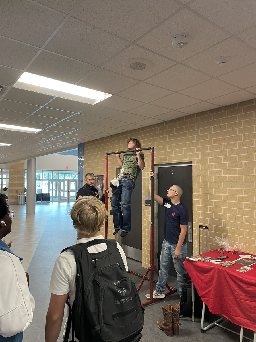 BwoodBucs's tweet image. It’s always a great day when the U.S. Marine Corps brings the chin up bar… do you dare? #hoorah @J_Renaissance @bwoodbucs #bucpride