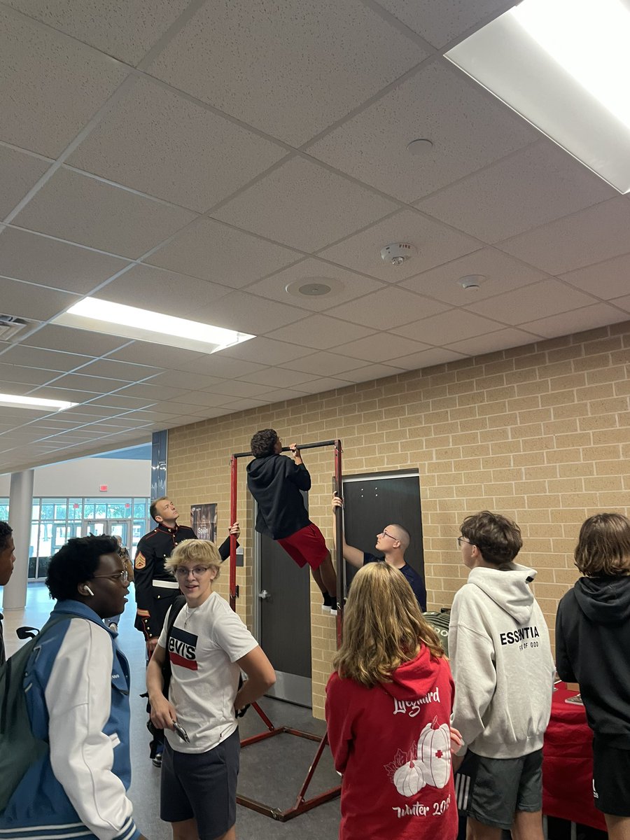 BwoodBucs's tweet image. It’s always a great day when the U.S. Marine Corps brings the chin up bar… do you dare? #hoorah @J_Renaissance @bwoodbucs #bucpride
