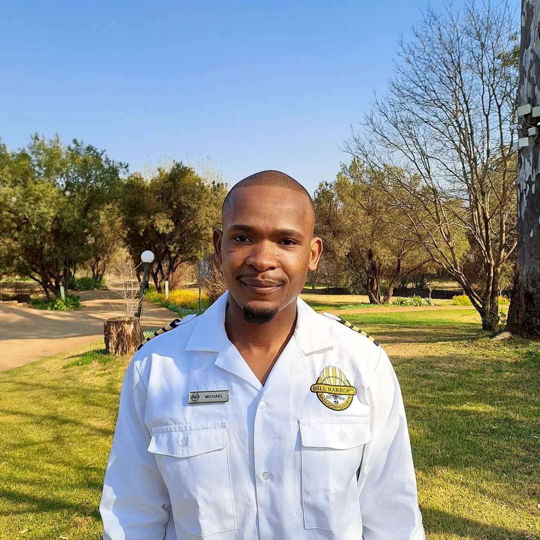 michael_maja's tweet photo. I completed my 100-hour line check flight &amp; was inaugurated as the First Black Commerical Hot Air Balloon Pilot at @harrops_balloon 🎈🇿🇦. Beyond Blessed!✊🏼 https://t.co/gserMC9yPX