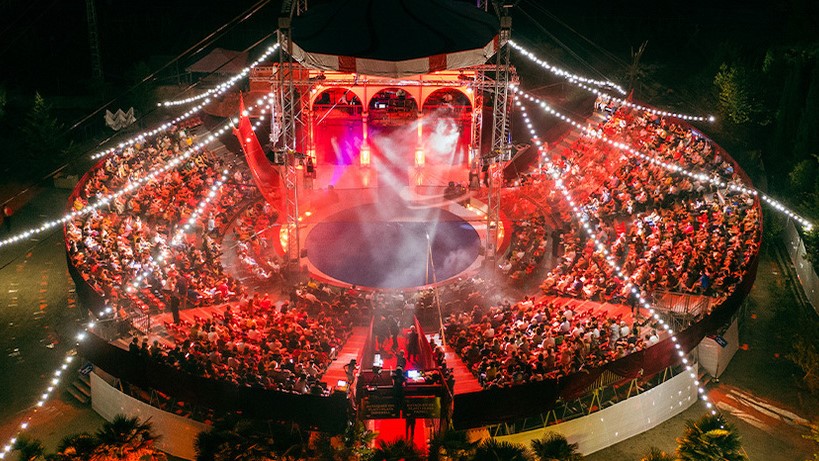 RTVE Notícies (@rtvenoticies) on Twitter photo 🎪 La tercera edició de Nits de Circ tanca amb 13.000 espectadors a les actuacions de Besalú i Roses.
👉 Ha reunit 24 artistes d'onze països durant les 12 nits del <a href="/nitsdecirc/">nitsdecirc</a> d'enguany | <a href="/RTVECanarias/">RTVECanarias</a>
➕ Info: rtve.es/a/6949374/ 🎪 La tercera edició de Nits de Circ tanca amb 13.000 espectadors a les actuacions de Besalú i Roses.
👉 Ha reunit 24 artistes d'onze països durant les 12 nits del <a href="/nitsdecirc/">nitsdecirc</a> d'enguany | <a href="/RTVECanarias/">RTVECanarias</a>
➕ Info: rtve.es/a/6949374/