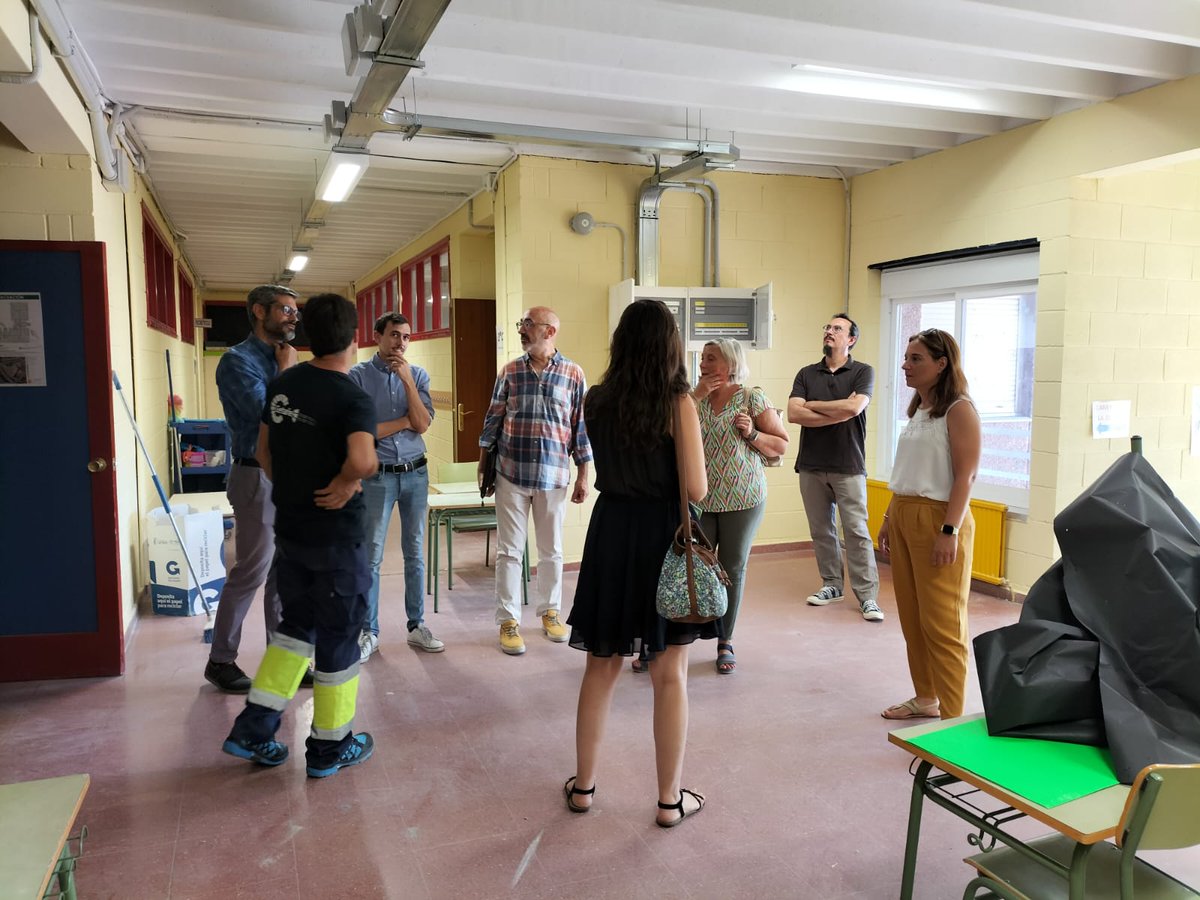 aytogetafe's tweet photo. Visita de la alcaldesa a las obras realizadas por el Ayuntamiento de #Getafe en el CEIP Julio Cortázar, que incluyen obras de mejora de la eficiencia energética, actuaciones para mejorar la seguridad, así como mejoras en la cocina, cambio de iluminación y trabajos de pintura. https://t.co/1nelCIQn2Y