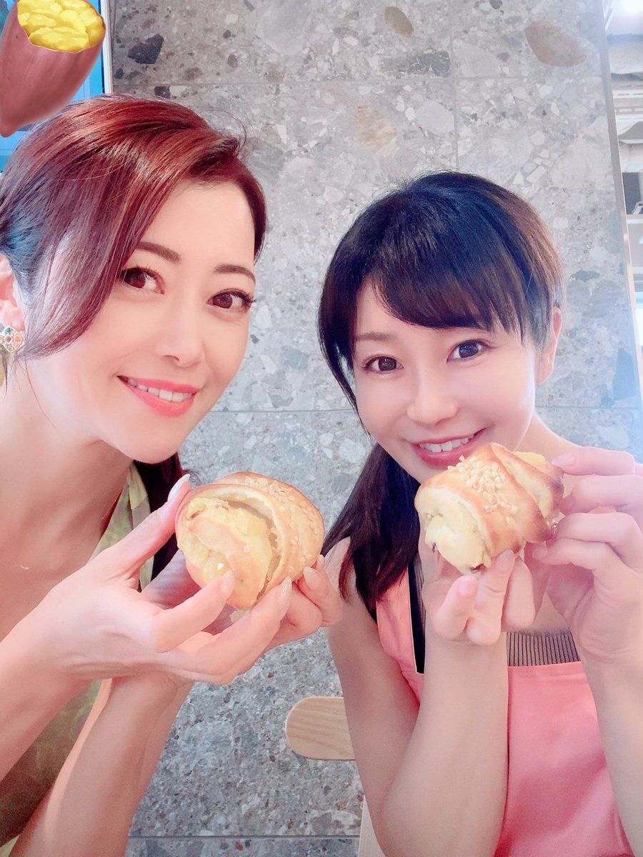 優香ちゃんと🍞習ってきました^_^
スイートポテトブレッド🍠
焼き立て最高〜
コーヒー☕️飲みながら美味しかったです✨
今日も優香ちゃん可愛かった♪ https://t.co/JyNB67wSoQ