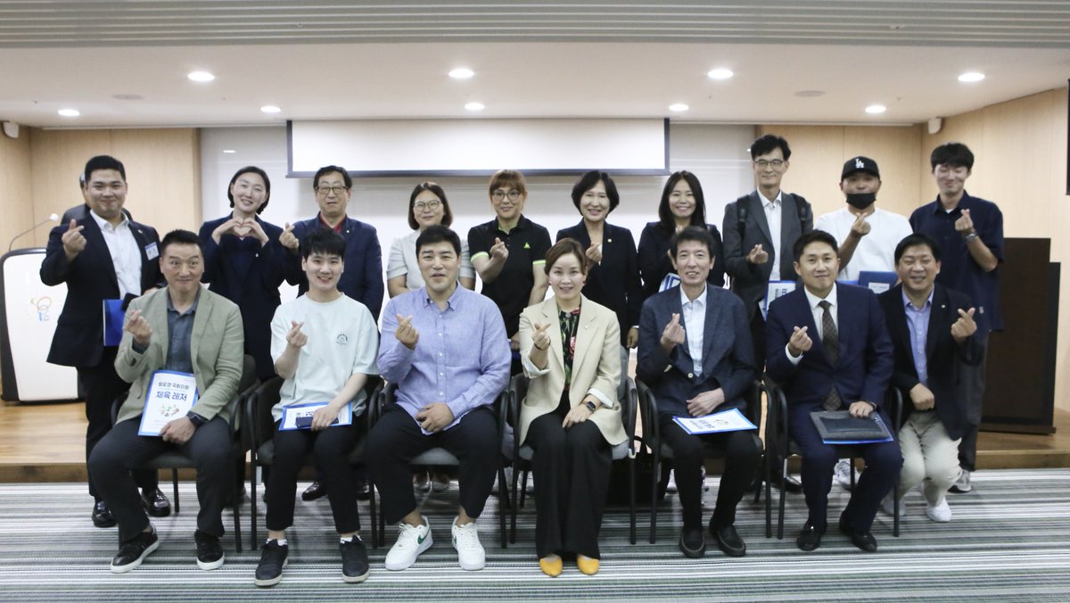 OKLim_GM's tweet image. [23.08.24] 광명시민과 함께하는 체육레져 정책토크

체육·레저의 명품도시 광명을 위한 연속 간담회, 오늘은 ‘광명시민과 함께하는 체육레져 정책토크’를 주최하고 진행했습니다.

#정책토크 #체육 #생활체육 #스포츠 #광명은_임오경

url.kr/8afj75