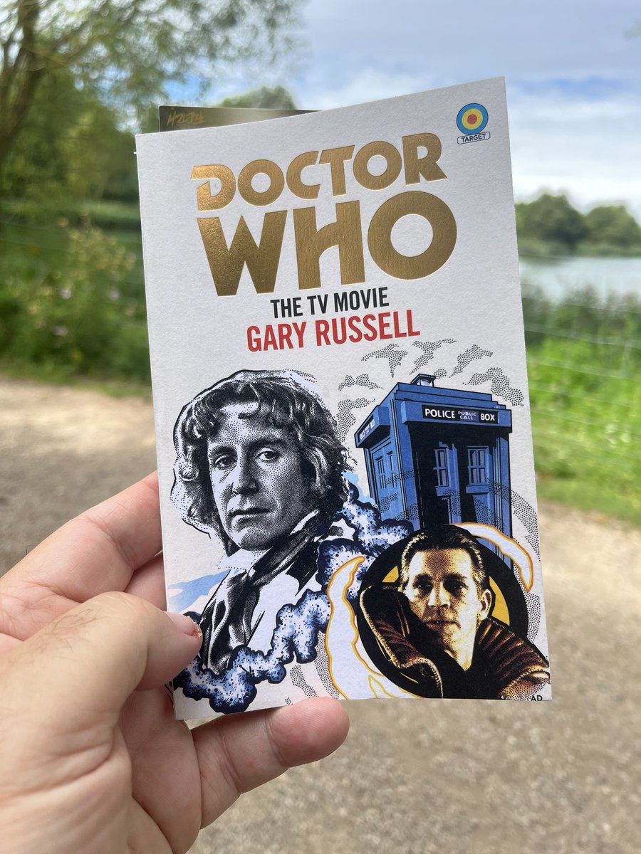 NottmTARDIS's tweet photo. Reading in the shade in the sunny park. https://t.co/7d237ZIhVQ