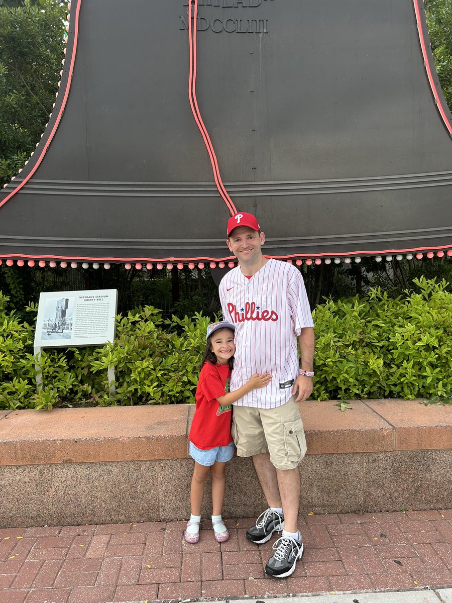 SteveJBeecher's tweet photo. Veronica enjoyed her time at the phillies. She loves the phillies and especially the phanatic #dogdaysofsummer @stjamesregional https://t.co/0wZMRB9BID