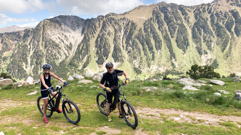 Gaudeix d'un passeig en 🚴‍♀️ bici amb les rutes de Banhs de Tredòs! 
L'itinerari que us proposem surt des de l'hotel per la zona de la Montanheta i baixa pel camí de Valarties fins al poble d'Arties.

📍 Val d'Aran
👉 banhsdetredos.com/index.php/es/a…

<a href="/Val_dAran/">Val d'Aran</a> #naturexperiencecat