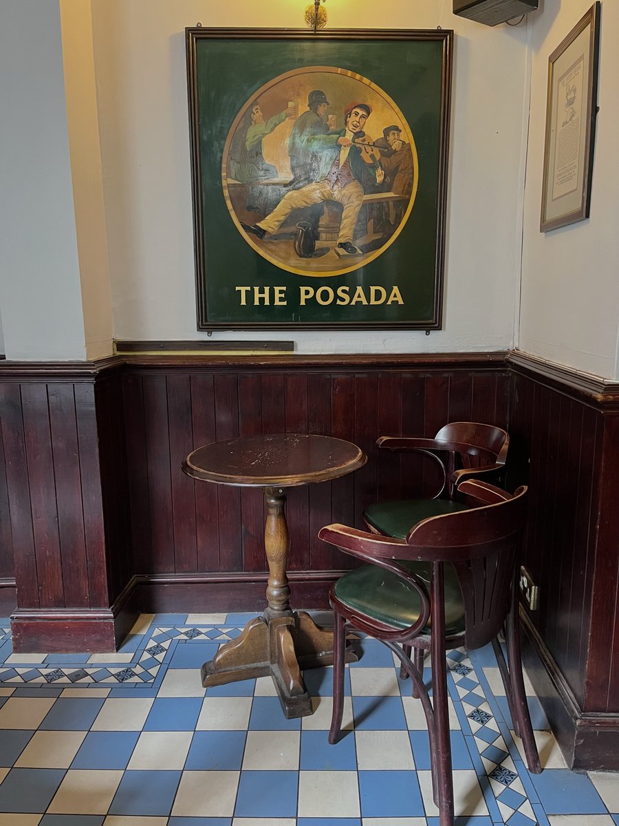 plw1053's tweet photo. Proper pub, The Posada, Wolverhampton #plw1053 #properpubs #posada #ThePosada @The_RPSLondon #photooftheday #picoftheday #streetphotography #Wolverhampton https://t.co/CSmobhqGCd