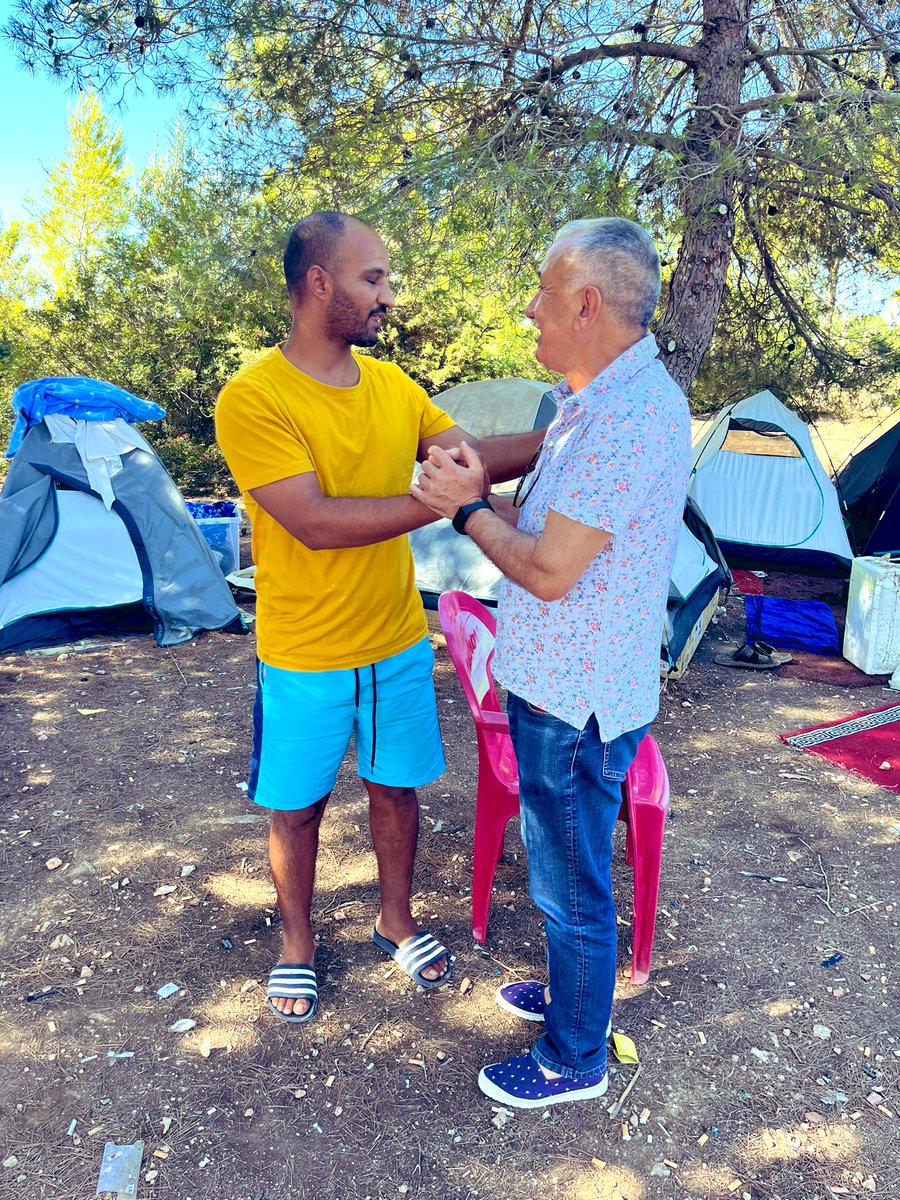 SG_UGT's tweet photo. 📣En Eivissa hemos estado en un campamento de trabajadores que no encuentran vivienda y duermen en tiendas o al aire libre. 

Son trabajadores con contrato indefinido, de sectores diversos y sueldos medios. La inexistencia de oferta de vivienda les obliga a estas condiciones. 1/3 https://t.co/mxzY7wXM0w