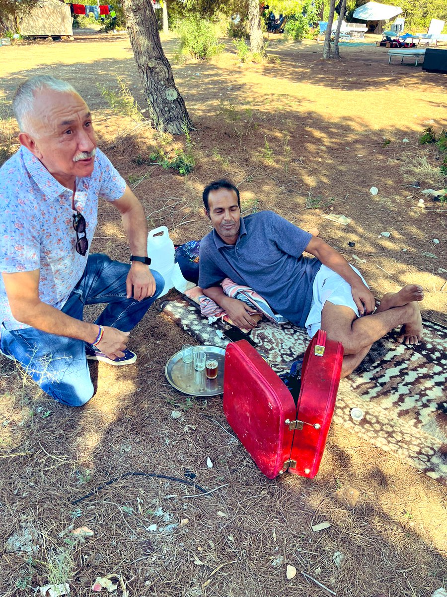 SG_UGT's tweet photo. 📣En Eivissa hemos estado en un campamento de trabajadores que no encuentran vivienda y duermen en tiendas o al aire libre. 

Son trabajadores con contrato indefinido, de sectores diversos y sueldos medios. La inexistencia de oferta de vivienda les obliga a estas condiciones. 1/3 https://t.co/mxzY7wXM0w