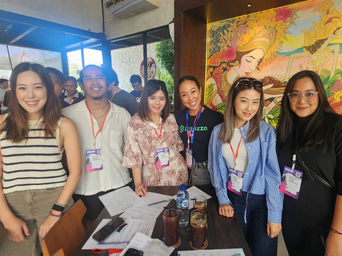 BitazzaGlobal's tweet photo. π« Uniting for crypto community growth at the event! Bitazza Leadership Team,
together with #UtopiaClub, #BankNeoCommerce, and #DFDunkNFT, led the way in discussions about building robust crypto communities. ππ»
#CoinFest2023 #Bitazza https://t.co/MHNZ0tN5lS
