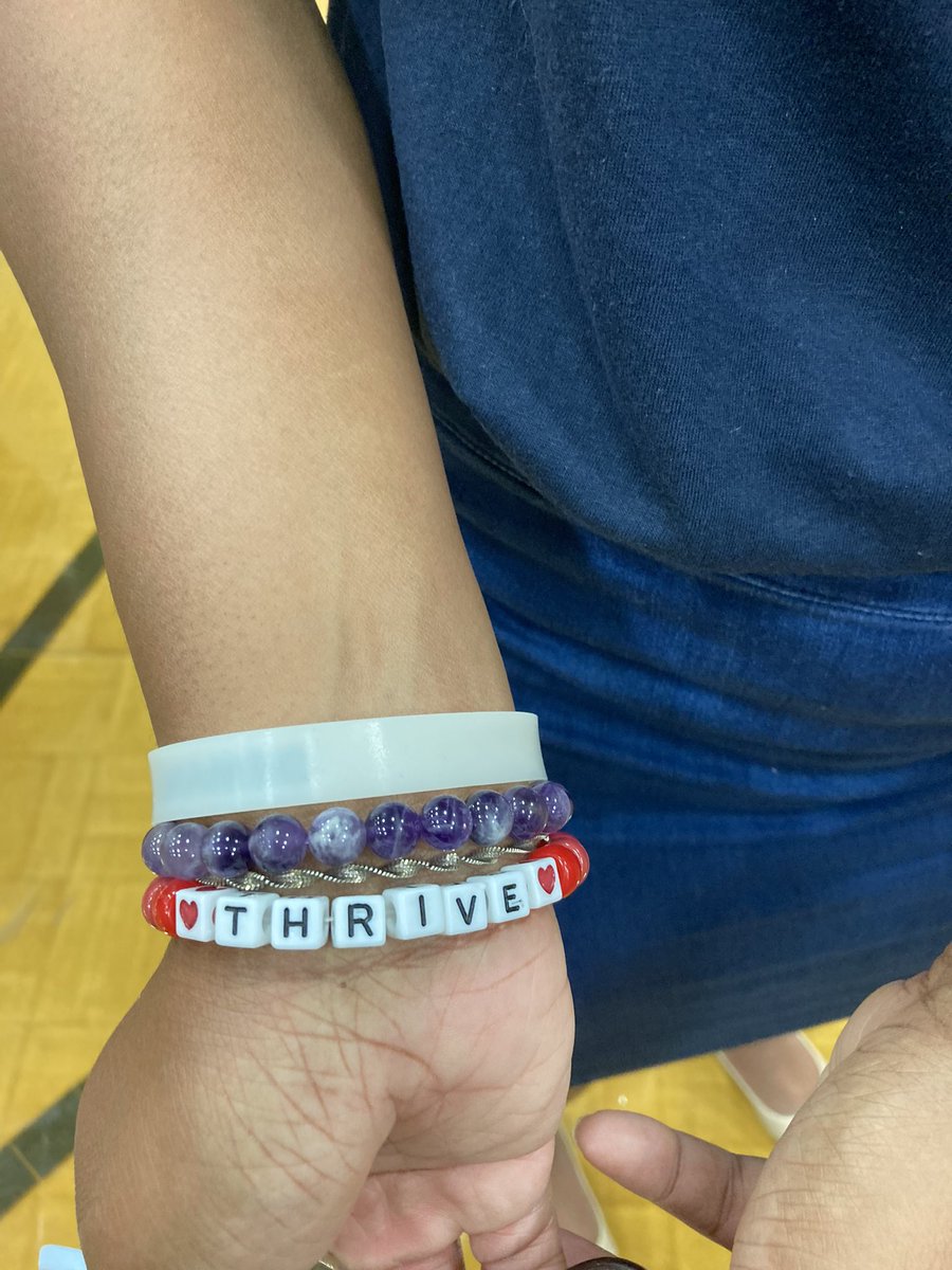 MrsAmyMoser's tweet photo. 🎶Reunited and it feels so good!🎶
Kicked off our professional learning day @SES_WJCC with friendship bracelets!  #WeAreWJCC https://t.co/g5vuEZbmqM