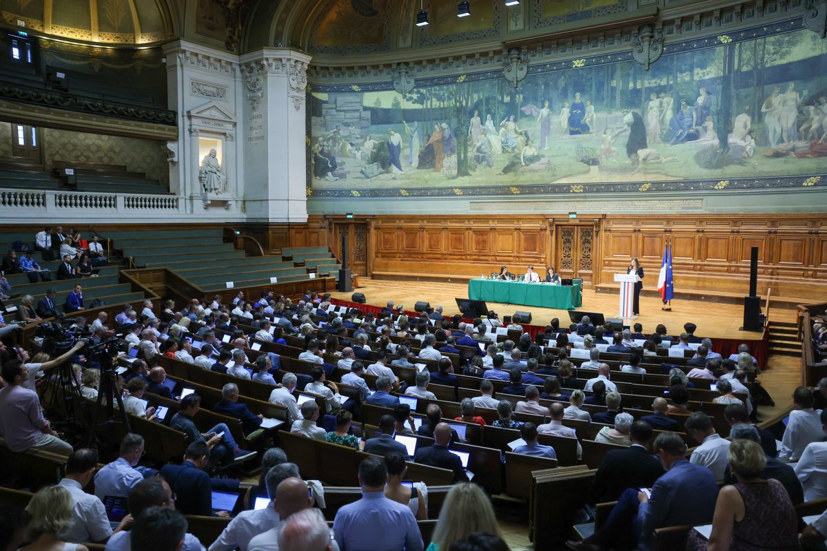 Une voie professionnelle valorisée, un accompagnement des élèves renforcé, une équipe éducative davantage soutenue : voilà les objectifs que nous partageons avec @GabrielAttal auprès des Recteurs pour la rentrée, à travers la mise en œuvre de la réforme des lycées professionnels.