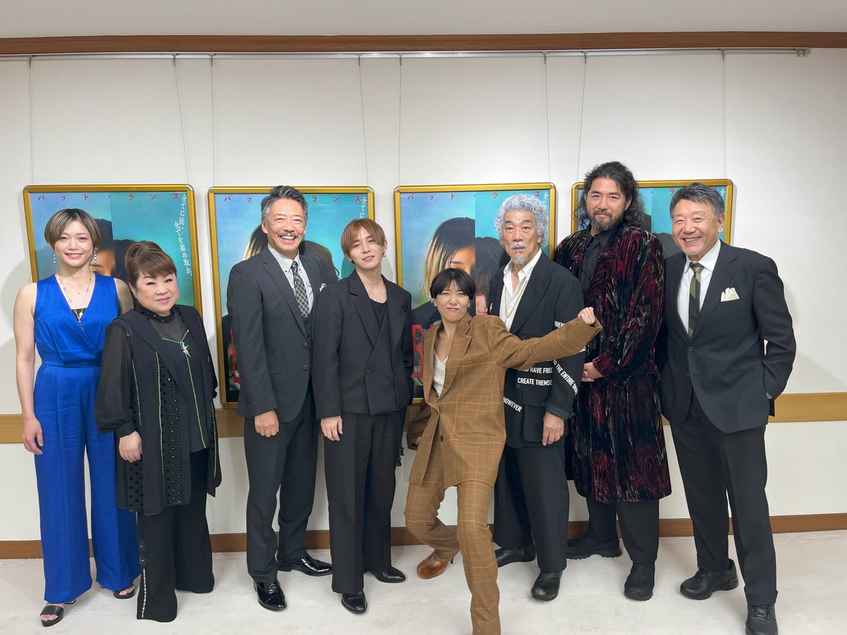 bad_lands_movie's tweet photo. 映画『BADLANDS　バッド・ランズ』
完成披露試写会は無事に終了いたしました。

ご来場の皆さまありがとうございました✧˖°

登壇キャスト・監督一同で記念写真📸

公開まで皆さん一緒に盛り上げていきましょう！！

#映画バッドランズ
9.29 [fri]　ROADSHOW https://t.co/nH45LEnObc