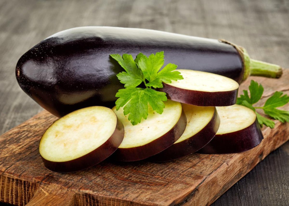 avtonomniPLAC's tweet photo. Danes ekipa ljudske menze PLAC-a pripravlja:
jajčevce in gobe v pečici🍆🍆🍆🍆🍆🍆🧺🍲
Strežemo ob 16h!
#AvtonomniPlac #PlacLJ https://t.co/4kJYtZGowa