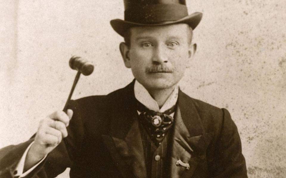 mungotalks's tweet photo. #OTD 24 August 1930, Tom Norman ‘Silver King’ passed away in #Croydon. Tom Norman was depicted as 'Bytes' the evil showman  in the David Lynch 1980's film #TheElephantMan. But nothing was further then the truth.  With a career spanning over 60 years, he was well regarded and respected in the Showman’s  Circuit. The following tribute to Tom Norman was published in theWorld’s Fair newspaper: 
“There are very few showmen who have not met the famous showman’s auctioneer, “The Silver King”. He has been a conspicuous and charismatic figure in our business for the past half a century and has conducted more showman’s sales than any other auctioneer in the country. During his fifty years with us, he has endeared himself to all sections from the humblest to the highest. He was a charming personality with a commanding appearance that left a lifetime impression upon anyone that he met. All his life he has been a showman and as such he died.”