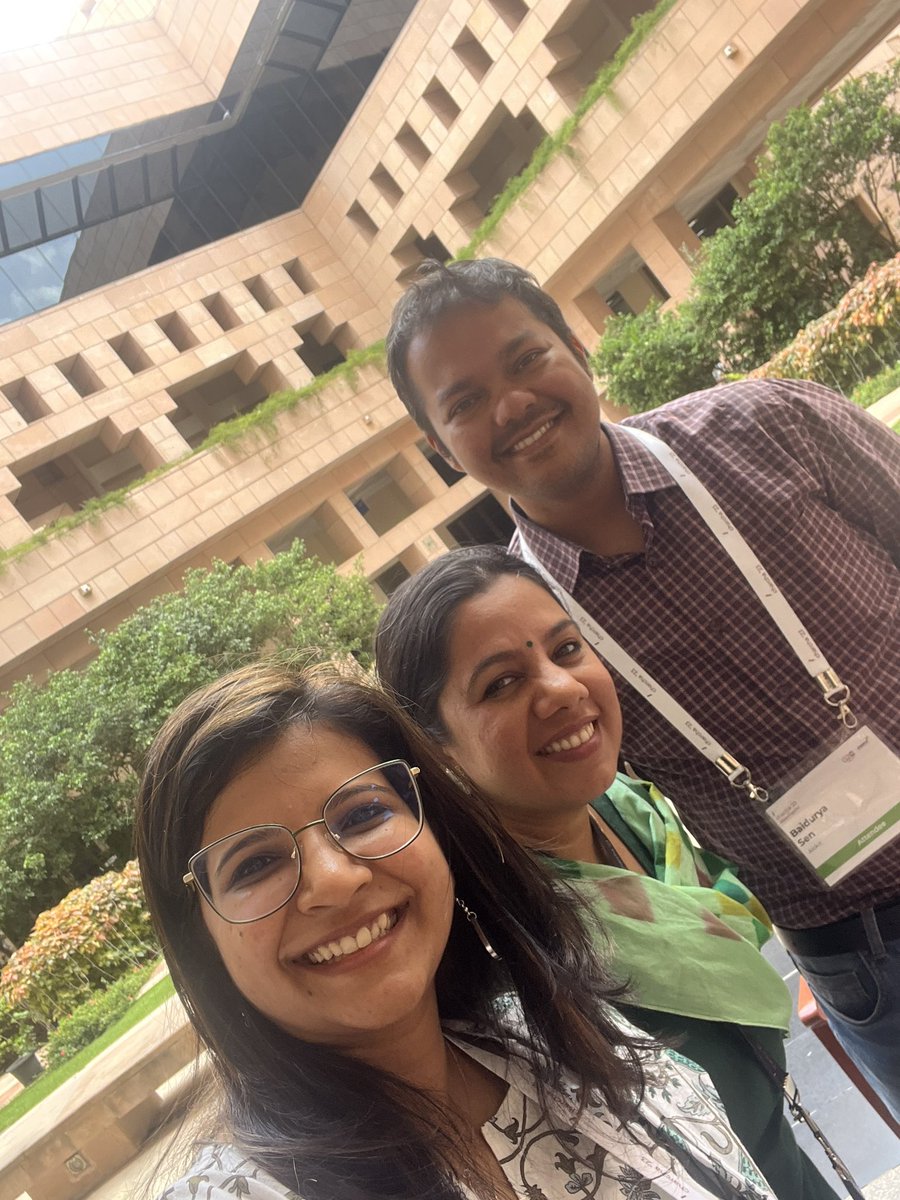 gayatrinairlobo's tweet photo. Mini reunion with some of the best colleagues I’ve had. https://t.co/SPFlaqsCOb