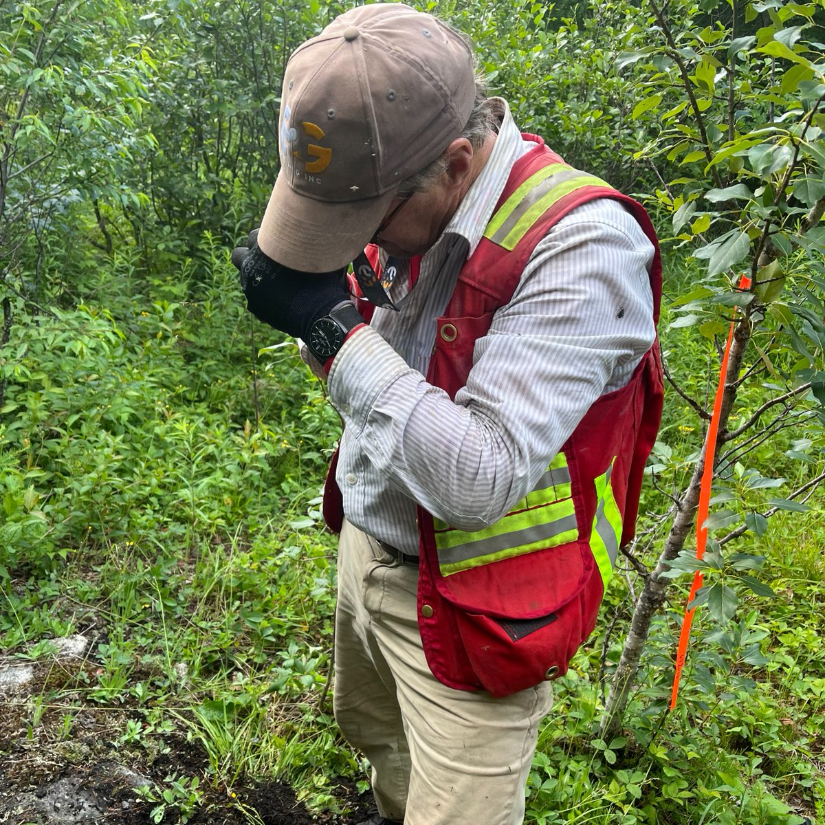 The best leaders lead by example - and our CEO, Eric Owens is no exception! The E2Gold team is so lucky to have him up at site during the 2023 field season.  #e2gold #teamworkmakesthedreamwork