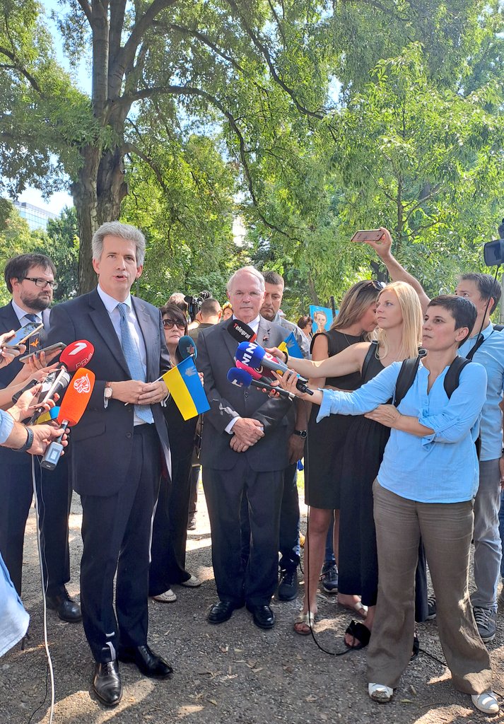 ukinserbia's tweet photo. Солидарност са 🇺🇦

#Beograd #StandingWithUkraine https://t.co/sU14lxpYed