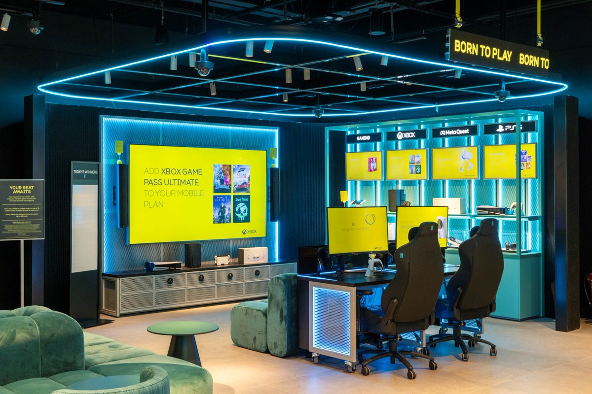 EE's tweet photo. Welcome to the #EEBluewater Experience Store!

Get up close and personal with our latest innovations. If you’ve got questions, our EE Guides are on hand to share their expertise. 

Make sure to drop by and check it out 👋 https://t.co/YDN2D5m6Nn