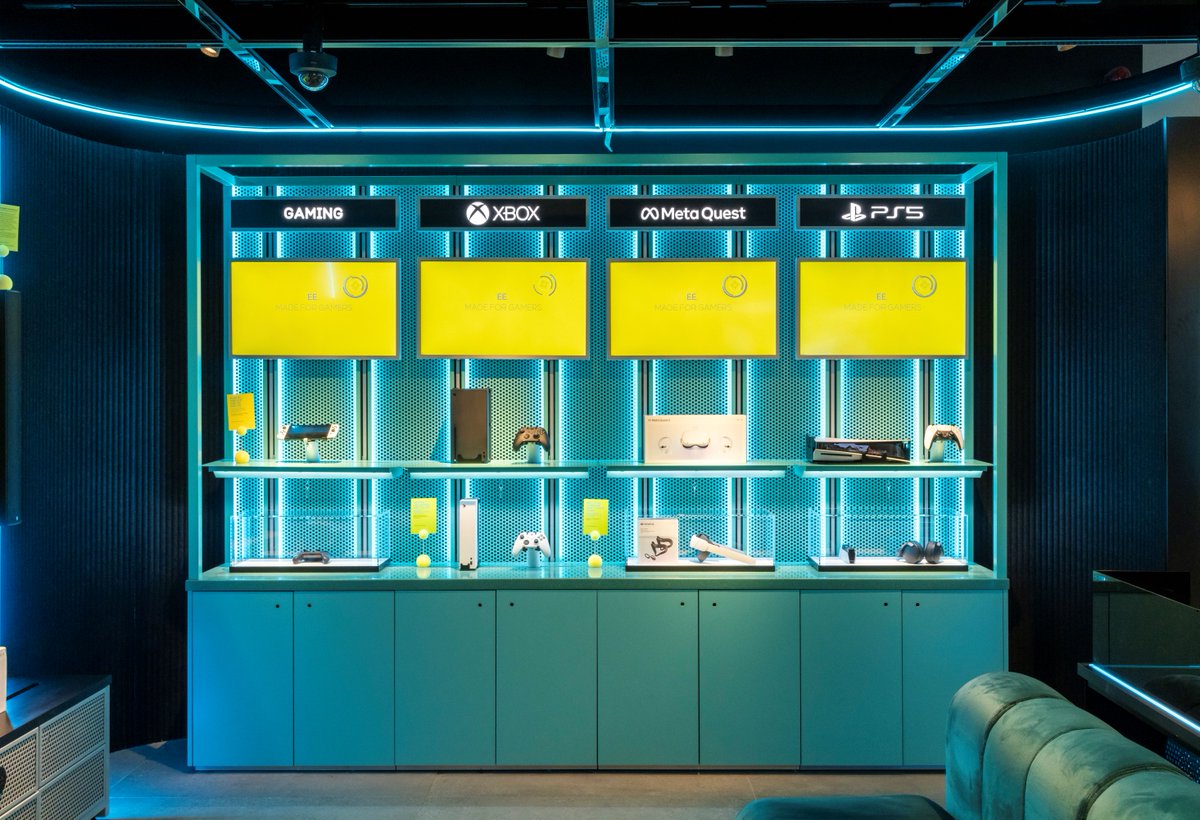 EE's tweet photo. Welcome to the #EEBluewater Experience Store!

Get up close and personal with our latest innovations. If you’ve got questions, our EE Guides are on hand to share their expertise. 

Make sure to drop by and check it out 👋 https://t.co/YDN2D5m6Nn