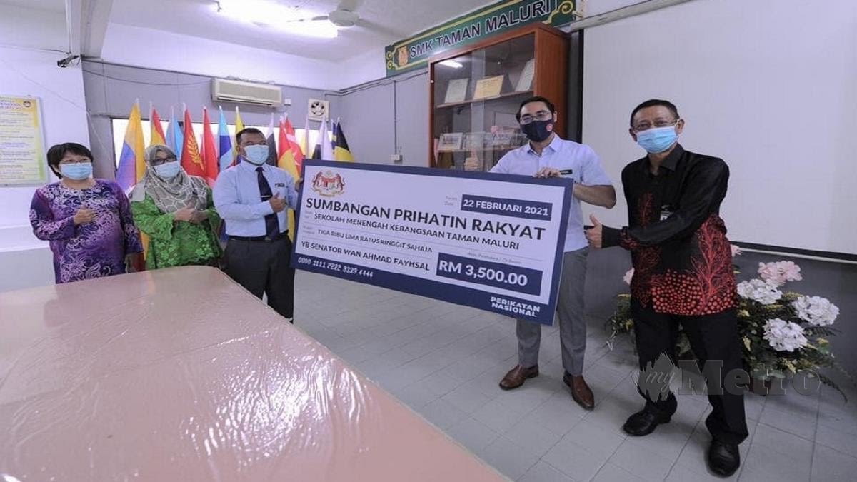 MT_chan's tweet photo. @wanfayhsal Yang ada lambang Perikatan Nasional tu apa, YB @wanfayhsal? Lol taraf YB sekarang bila nak up isu logo. Terpaling bahLOL 🤣🤣🤣🤣 https://t.co/bcD7X5vr3S