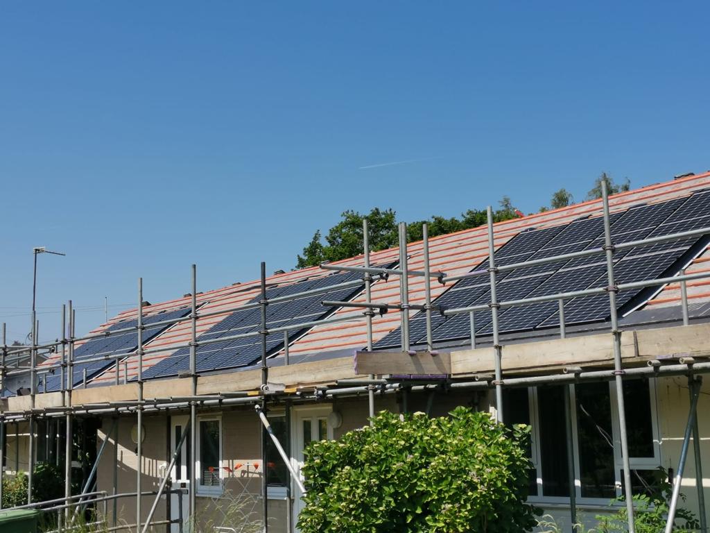 We recently worked with Anglesey Council to install solar panels & battery storage on 11 properties in Menai Bridge. tinyurl.com/2beee34u #BatteryStorage #GreenEnergy #MenaiBridge #RenewableEnergy #SolarPV