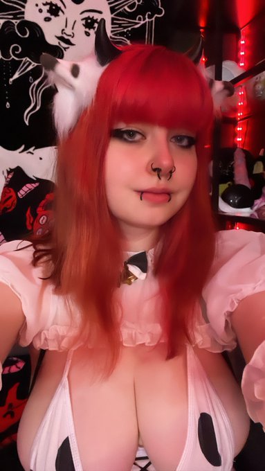 Watch xCrybebi's leaked NSFW photo on TwXstars