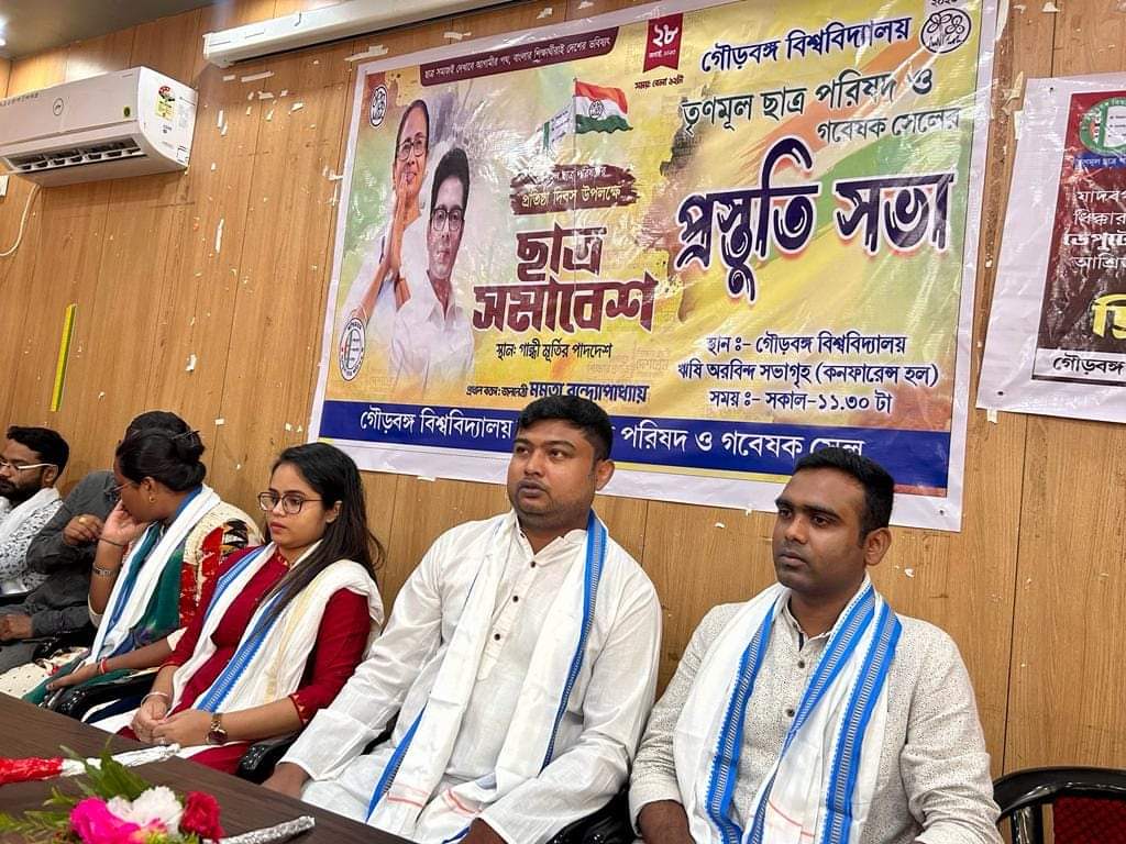 MaldaTMCP's tweet photo. Preparatory Meeting for 28 Aug West Bengal Trinamool Chhatra Parishad Foundation Day Celebration at University of Gour Banga,Malda.
#MaldaTMCP 
#TMCPFoundationDay 
#TrinamooleNaboJowar
@abhishekaitc @sayani06 https://t.co/TMPEJ71oOa