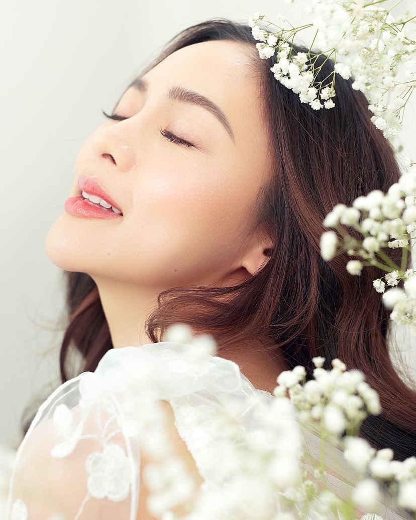 teamKCGofficial's tweet photo. “Capture Kim's signature glow with #Bloom ✨”
📸 @.facebybloom
📌 Engage here:
🖇️ IG: https://t.co/uu9YlkvXuX
🖇️ FB: https://t.co/dGJuW1pGSZ
#FaceByBloom #ItsTimeToBloom #blooming #glowingskin #BloomwithChiu @prinsesachinita https://t.co/HmnTJzlMDw