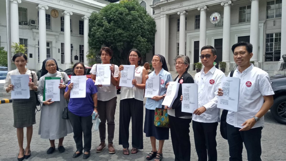🇵🇭#Philippines: We condemn the renewed judicial harassment against ten #humanrightsdefenders acquitted of perjury on 9 January 2023. The government must cease all forms of intimidation &amp; attacks against them &amp; ensure an enabling environment for all #HRDs.
web.civicus.org/Philippines0823