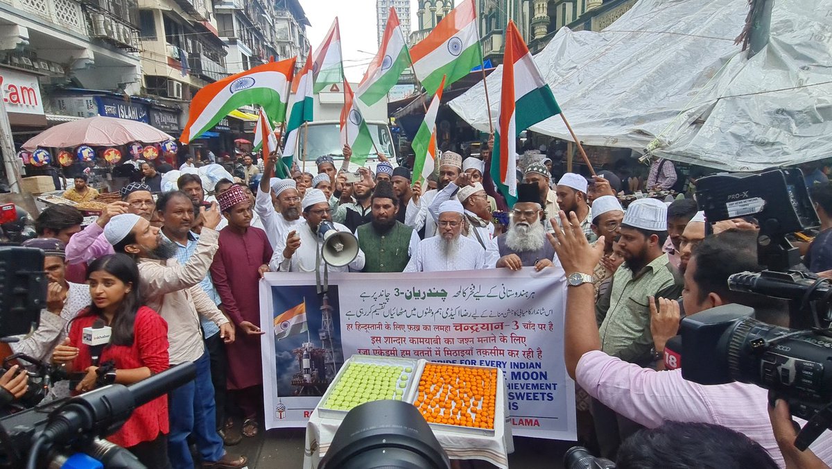 razaacademyho's tweet photo. The moment of pride for every Indian
Chandrayan - 3 is on the moon
To celebrate this remarkable achievement
#RazaAcademy distributed sweets among fellow citizens
Thursday 24th Aug. 2023
outside Minara Masjid, 
Mohammed Ali Road, 
Mumbai - 3
#Chandrayaan3Success
#Chandrayaan3
#Chandrayaan3Landing 
#Chandrayaan3Mission