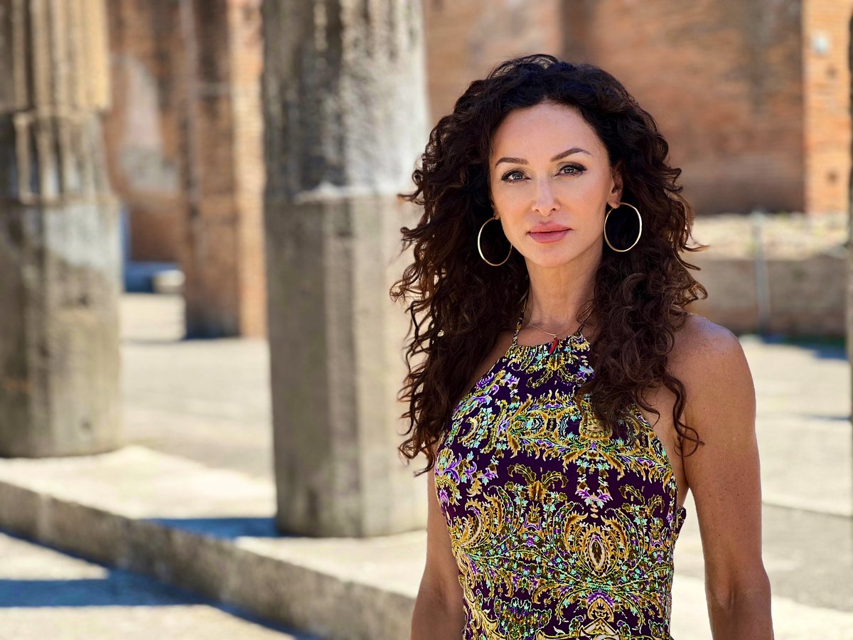 thesofiamilos's tweet photo. Today is  #WorldPhotographyDay so I’ll share with you some of my favorite #photos from  #Napoli #Pompeii #Rome #italy 🇮🇹 https://t.co/PQdtmOJ6tf