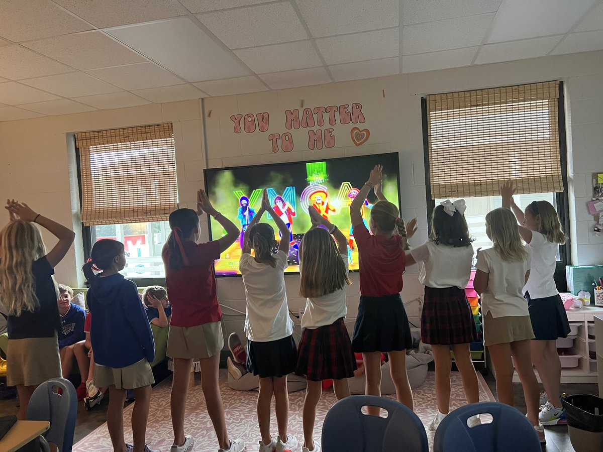 Ms_Sipe's tweet photo. Starting our mornings with some movement! 💃 https://t.co/L8YE7QsfZr