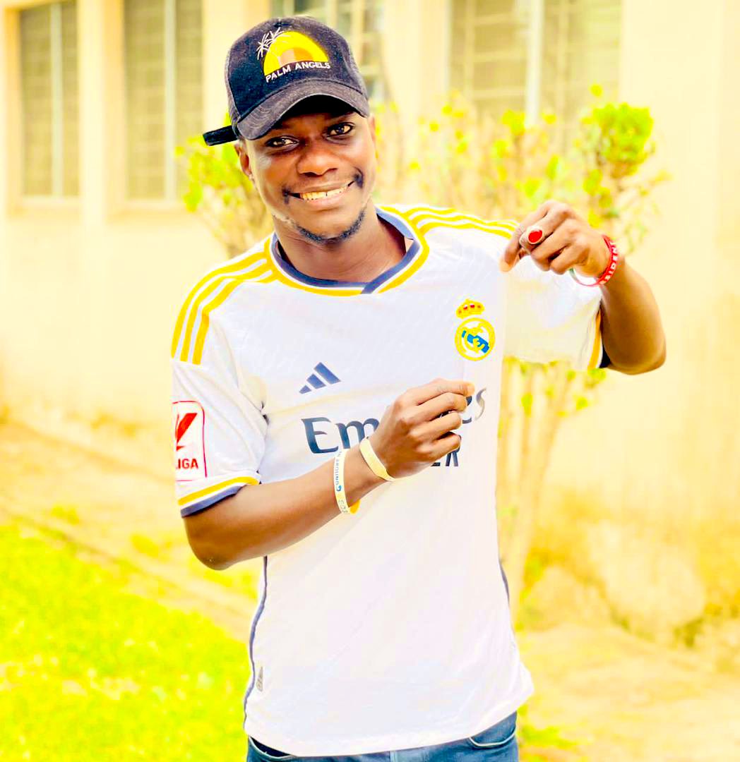 Uncle_Babou's tweet photo. EXCLUSIVE: #Ismaila Fadera to the Santiago Bernabéu, HERE WE GO! Terms and Conditions accepted by the fan side 🚨⚪️🇪🇸.
His United Jersey for this season with the #Sumaila name is donated to @Deannnoooo.
@Meekend10 and @yuvaabdoulie are happy that #Ismaila joins the whites. https://t.co/mkugQsc1fQ