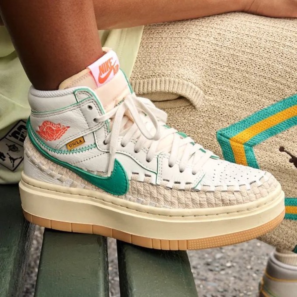 SNKR_TWITR tweet media