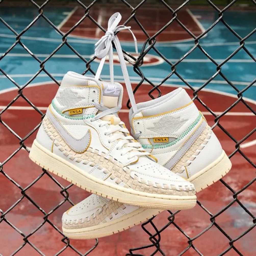 SNKR_TWITR tweet media
