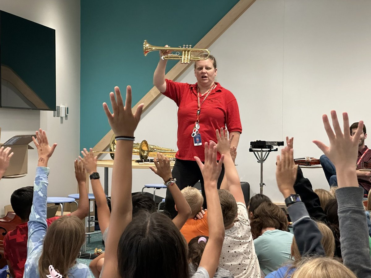 Love having this “living room” space in 4th grade as we heard about band and orchestra instruments they can try!  #wearefieldd205 <a href="/FieldD205/">Field Elementary 205</a> <a href="/ElmhurstD205/">Elmhurst CUSD 205</a>