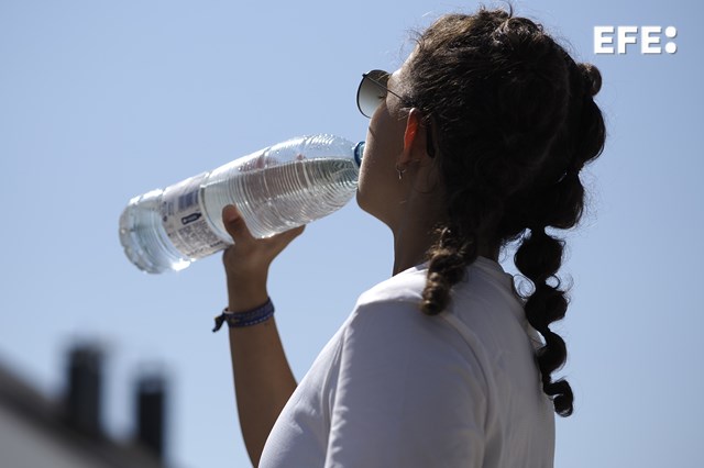EFEnoticias's tweet photo. La ola de calor en España acabará este viernes con la llegada de la borrasca Betty y una bajada notable de las temperaturas.

https://t.co/TusJOR3zM7 https://t.co/H417zVIAUY