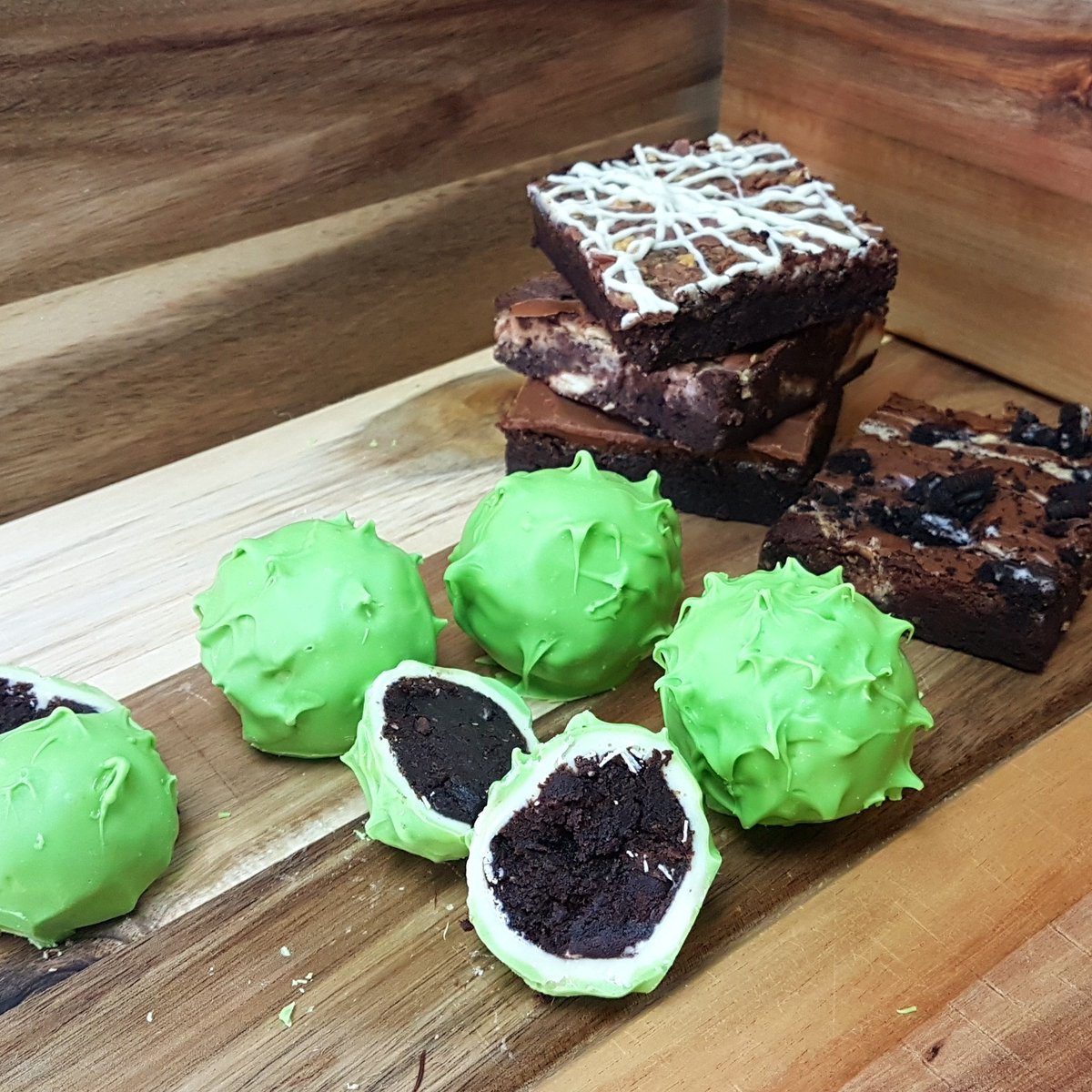 We've just released some new dates for our #chocollaboration workshops this Autumn. Ever fancied making conkers out of chocolate brownies?!!

eventbrite.com/cc/chocollabor…