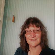 Cheltpoetfest's tweet image. We have some exciting names coming up in Sept at our on-line literary lounges - please join us for readings by @charliebaylis6 #Jamesmcdermott @NineArchesPress 
@JulesJumping @warwick_nicola our open mics are pretty star studded too .. #micmaestros 
ticketsource.co.uk/cheltenhampoet…