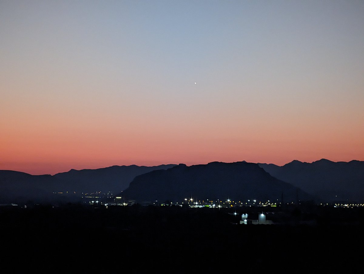 nelosm84's tweet photo. Hoy ruta hasta Beneixida. Amanecer rojizo desde Llanera de Ranes, y encima de la Muntanyeta de Xàtiva se podía ver Venus (creo).
#beneixida #lariberaalta
#llaneraderanes #xativa #lacostera
#valencia
@apuntoratge https://t.co/jaeem7UeuW