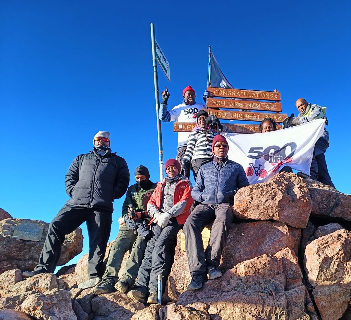 kennmunene's tweet photo. #supportStarehe
Starehe schools Alumni have reached the summit. Support them by contributing to fund a needy student at Starehe schools forever.
@500_in24 @mraigee https://t.co/BKvC1aTKSt
