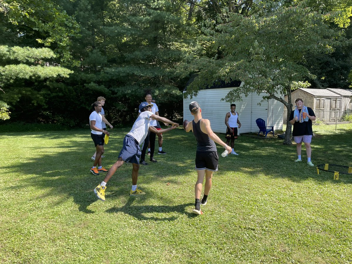 GoKnightsMBB's tweet image. We had a great team cookout to kick off the school year!  Shoutout to @Chpack20 for hosting #KnightsNation🛡️