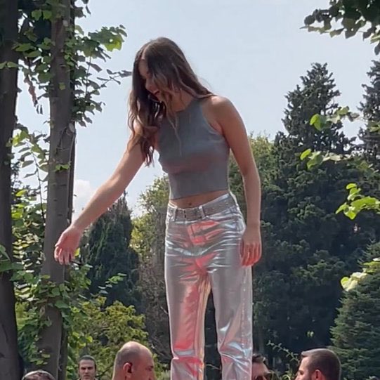 afrasaracogIubr's tweet photo. 🎥 • #AfraSaraçoğlu hoje está gravando um novo comercial para DeFacto. 💥 https://t.co/HUltit1iZs