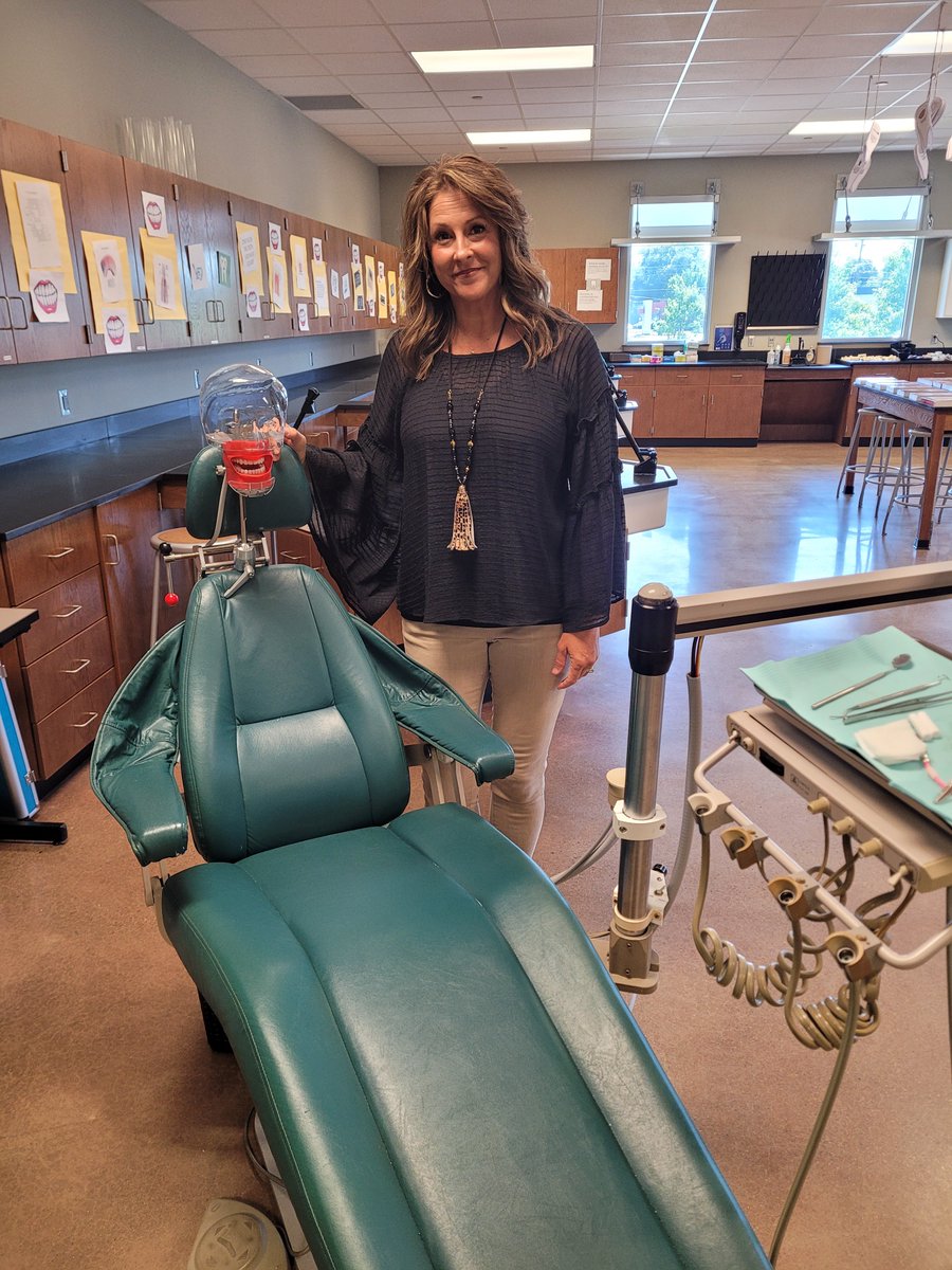 TCTATuscaloosa's tweet photo. Meet Renee McCluskey. With over 15 years as a dental hygienist, she hopes to make dentistry fun even though sometimes it can be a scary for us all. #amazingtothecore #featureteacher @TCSBoardofEd @TCSWhatsYourE @jimmyhull_CTE @MikeDaria @BranchJetta @NHS_theRidge @egmackey https://t.co/wmKcRXNcoi