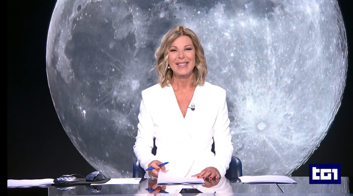 Professionalità #soniasarno #tg1 <a href="/RaiUno/">Rai1</a>