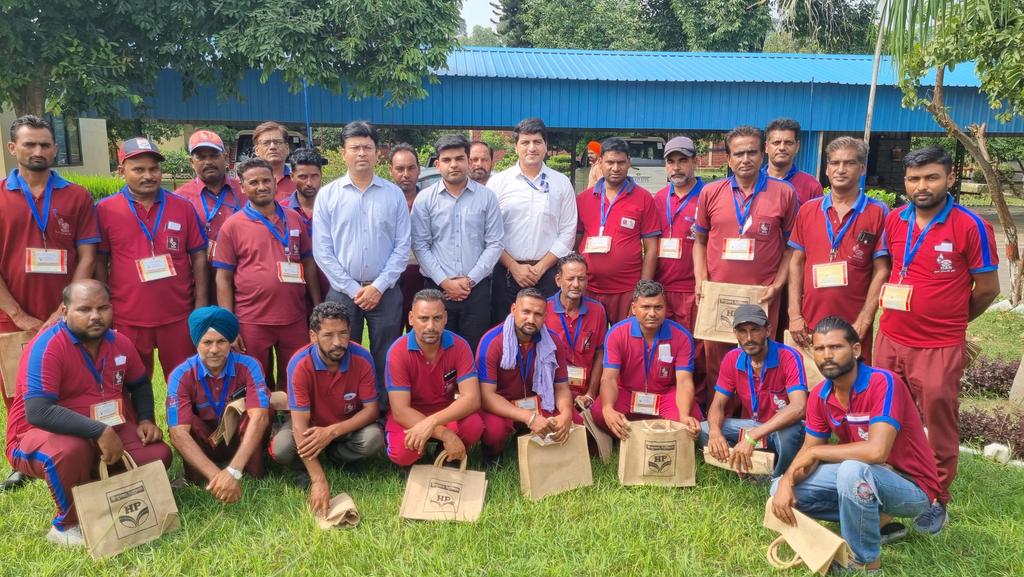 HpclHspr's tweet photo. #HPGas Delivery Man Training was conducted by HPCL officals(Punjab)
Various topics covered to deliver the best customer services keeping #Safety main focus.
Hand on training was given on fire fighting
#SafeLpg with #HPGas
@Dharmendra_1967 @anujjain1906 @garg_am
@HPCL @NZLPGSBU https://t.co/u74qGlPr5U
