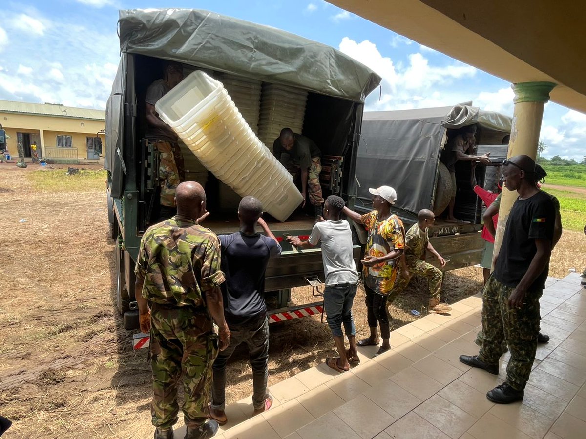 ECsalone's tweet photo. Wed 23rd Aug 2023: @ECsalone Commissioner North-West Albert Samba Kanu on behalf of @MKKonnehECSL handed over 11000 ballot boxes, borrowed for the June 2023 elections in line with #ECOWAS electoral collaboration, to the Government of the Republic of Guinea https://t.co/ahmqbVN54p