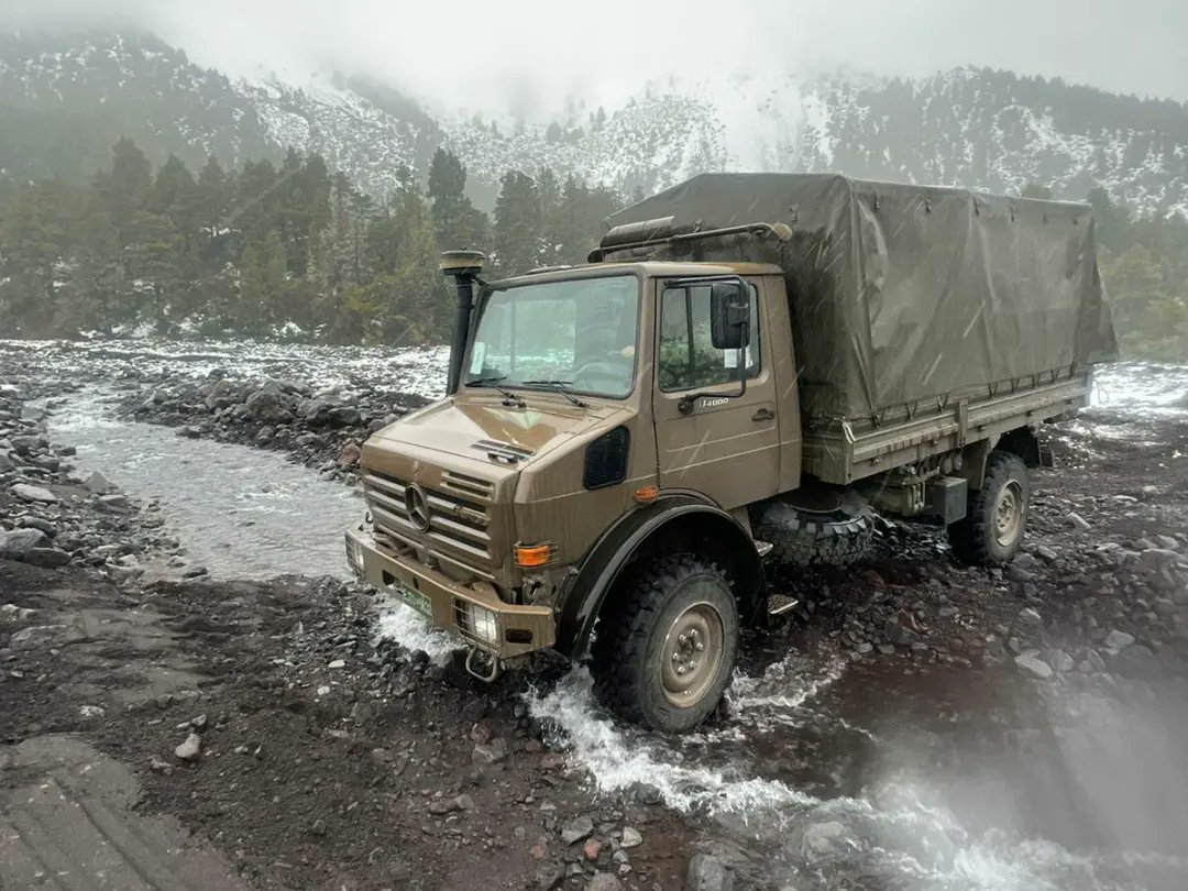 APERTURA DEL CAMINO A LA CORTINA

Desafiando las inclemencias del tiempo y la nieve, la compañía de ingenieros del Destacamento Los Ángeles logró reabrir la ruta entre Antuco y la Cortina.
